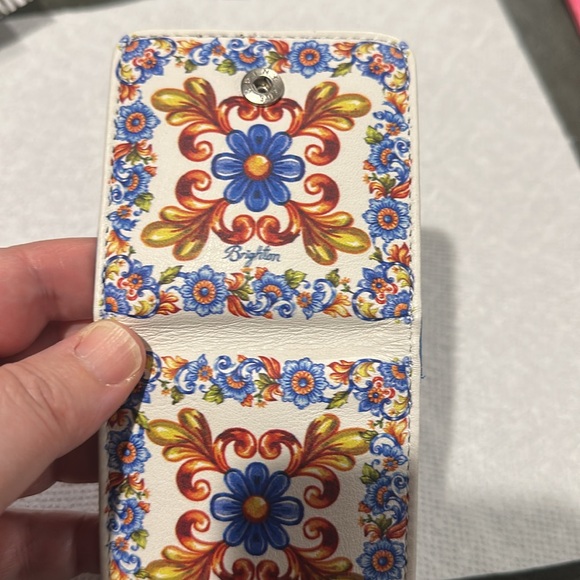 Brighton
Pill box and matching compact - Picture 6 of 7